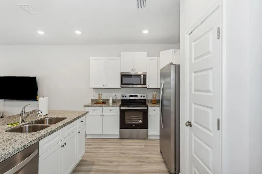 New Home Near Uwf & Pns Beach! Pensacola Apartment